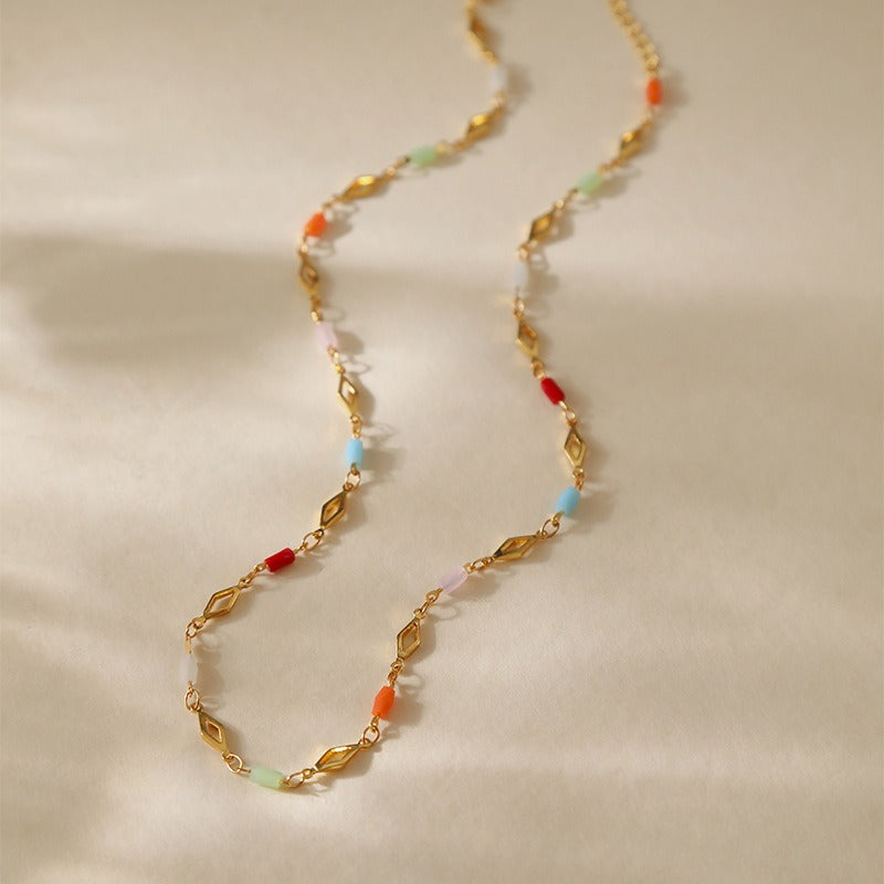 Bunte Schlüsselbeinkette mit Kristallperlen, verkupfertes 18-Karat-Echtgold, farberhaltende kleine, frische Halskette