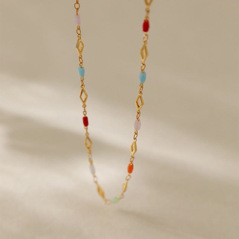 Bunte Schlüsselbeinkette mit Kristallperlen, verkupfertes 18-Karat-Echtgold, farberhaltende kleine, frische Halskette